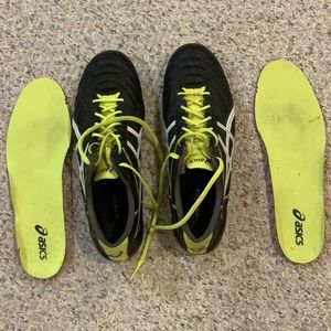 Men’s soccer cleats with super feet insets